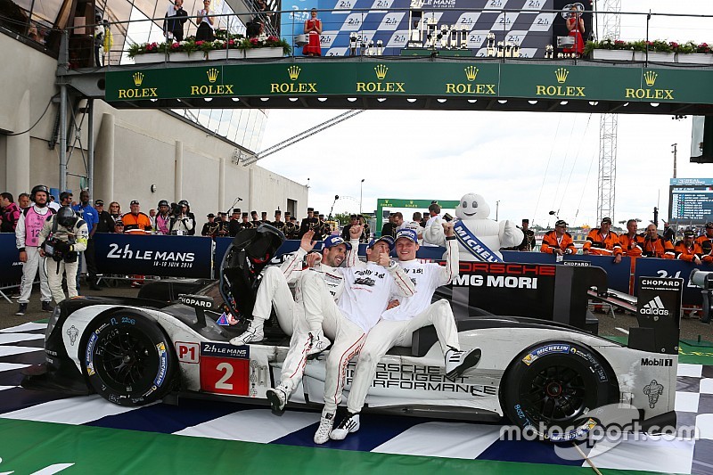 lemans 24 hours of le mans 2016 race winners 2 porsche team porsche 919 hybrid romain duma