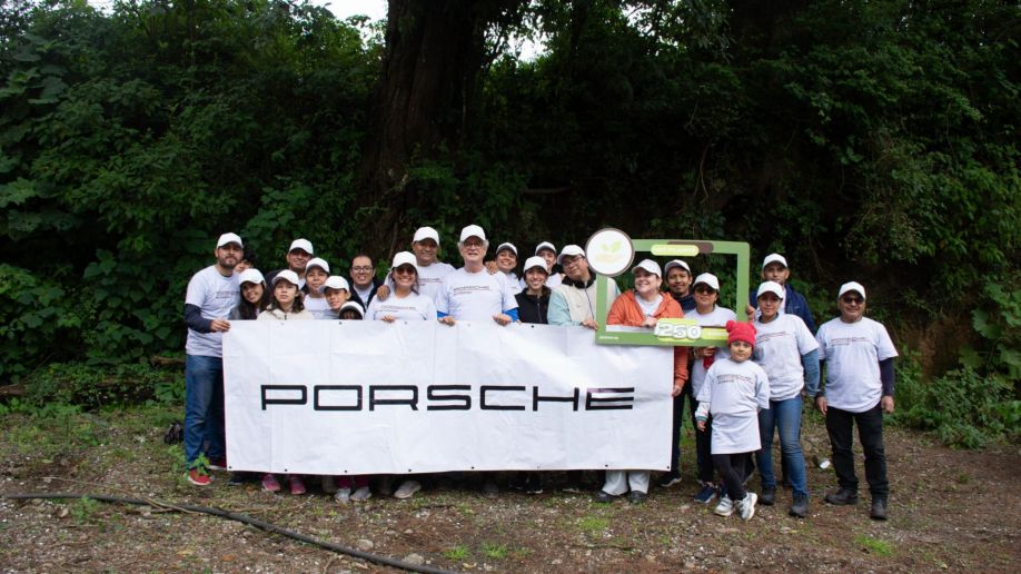 Porsche Guatemala y Grupo Los Tres reafirman su compromiso ambiental