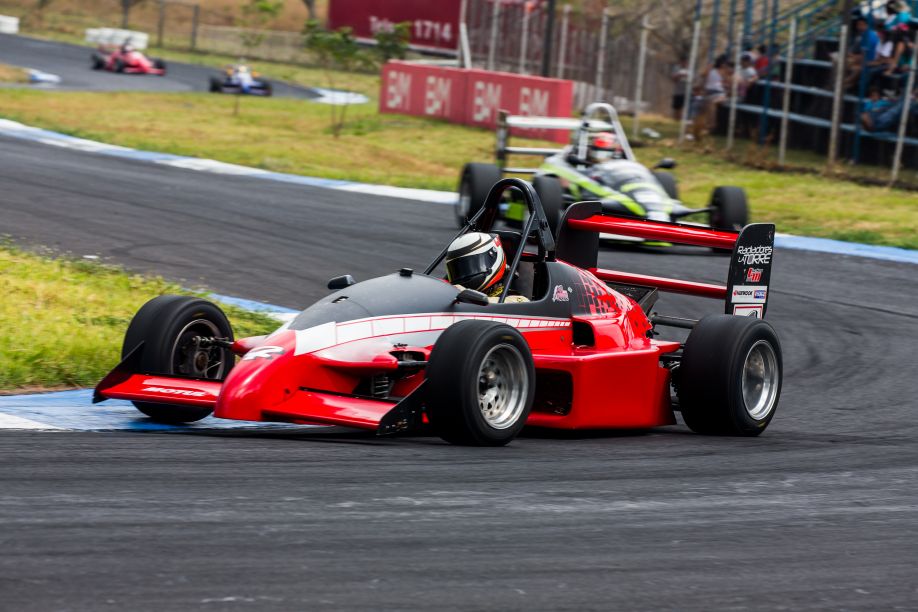 Mauricio Roque domina la Fórmula Mazda en primera fecha del Campeonato Nacional de Automovilismo