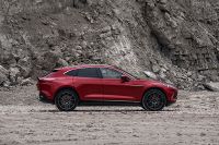 Aston Martin presenta en DBX, primer SUV de su historia de más de 100 años