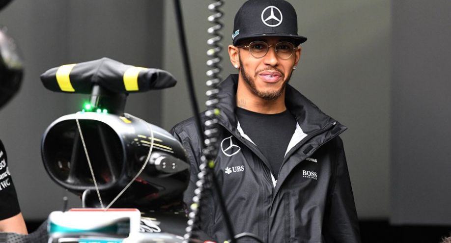 Lewis Hamilton no quiere sorpresas y domina clasificaciones bajo la lluvia