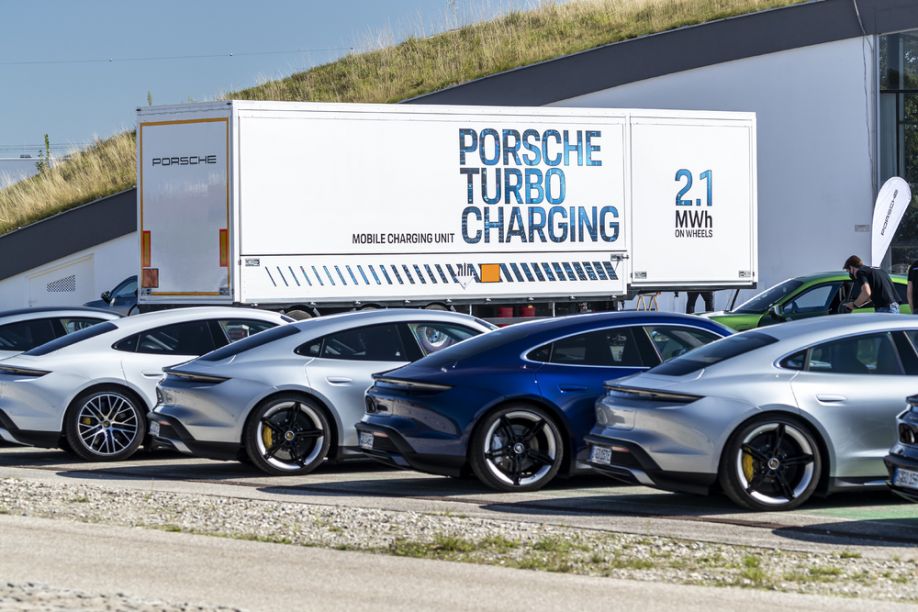 Red de carga eléctrica Porsche Charging Services crece en América Latina y el Caribe