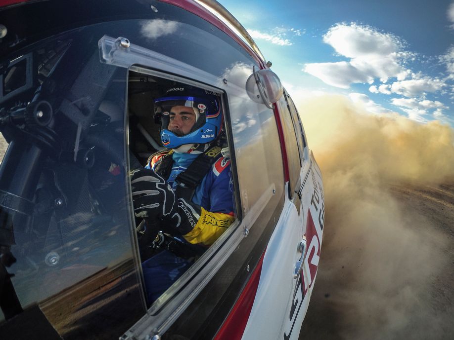 Fernando Alonso vigila el Dakar con Toyota Gazoo Racing