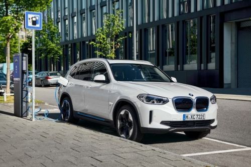Más de siete millones de vehículos con sistemas de propulsión híbridos conectables o totalmente eléctricos para el 2030